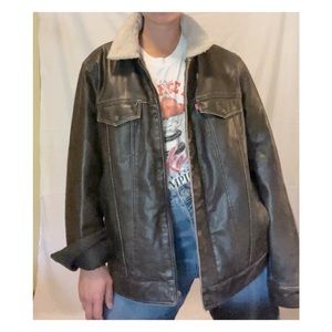 Levi’s Sherpa Lined Trucker Jacket 🚛